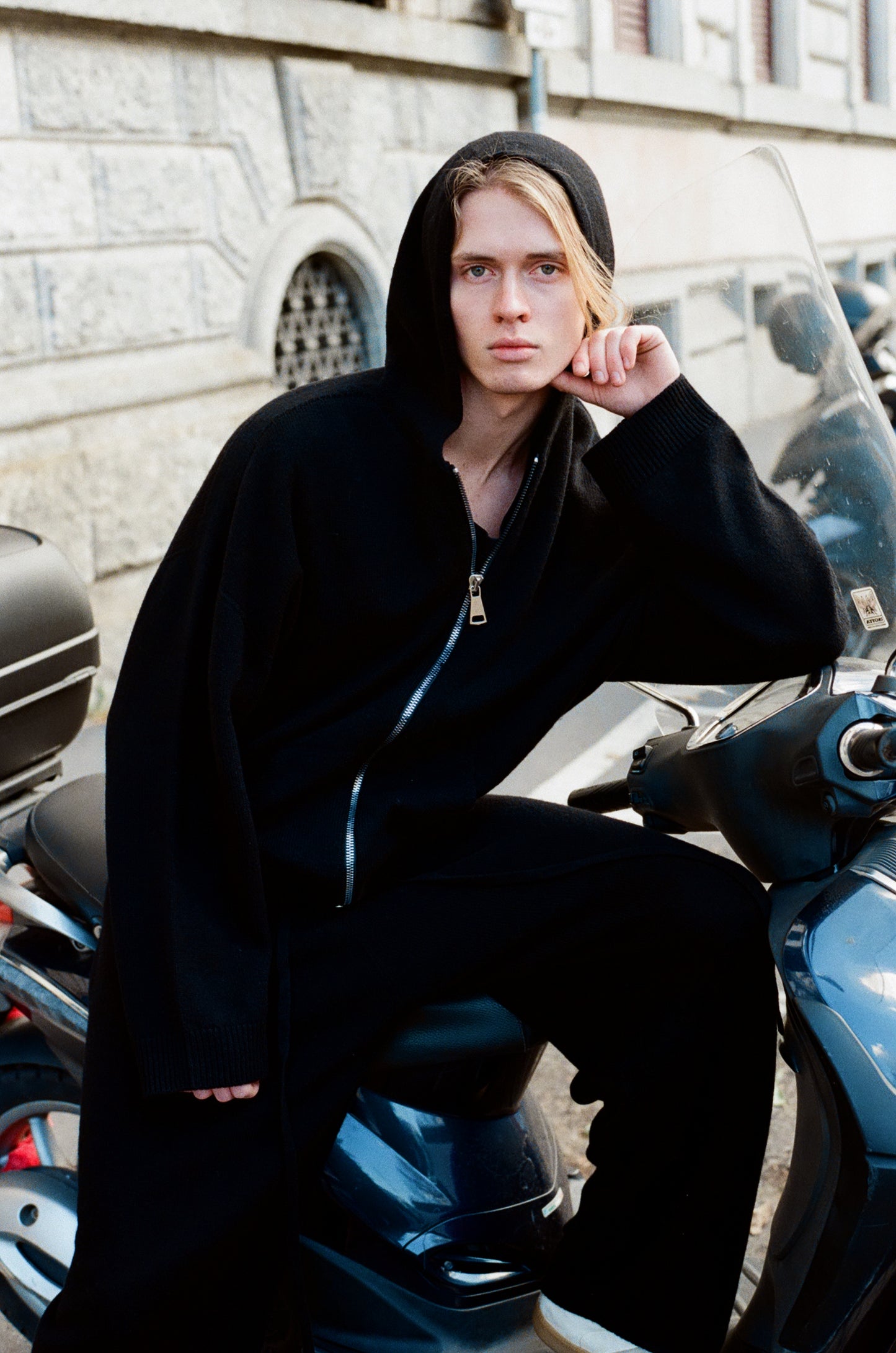 Zipped Boxy Hoodie 01